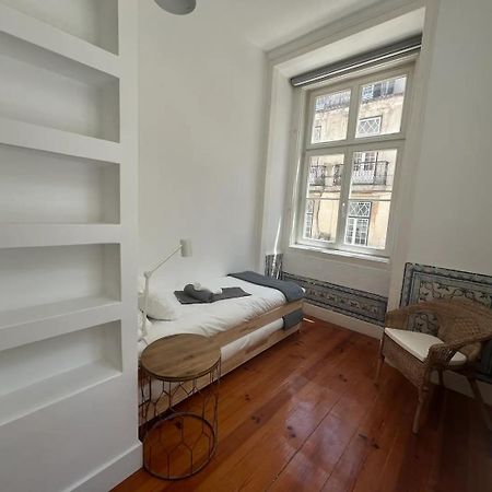 Pensao Neves Bed & Breakfast Lisbon Exterior photo